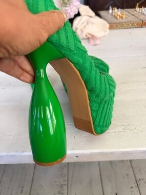 Green Women's Textured Pump